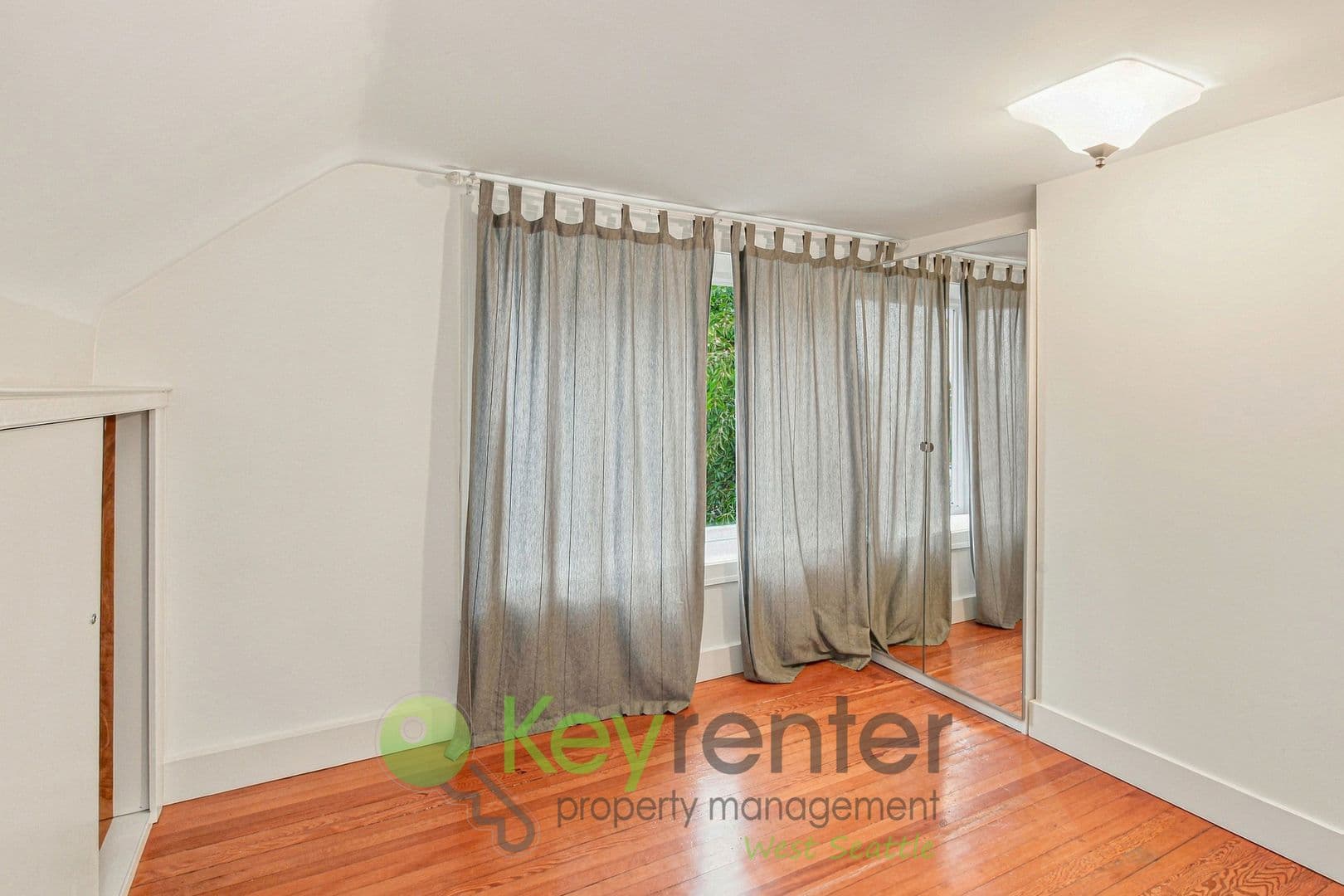 Seattle House: 9844 42nd Ave SW