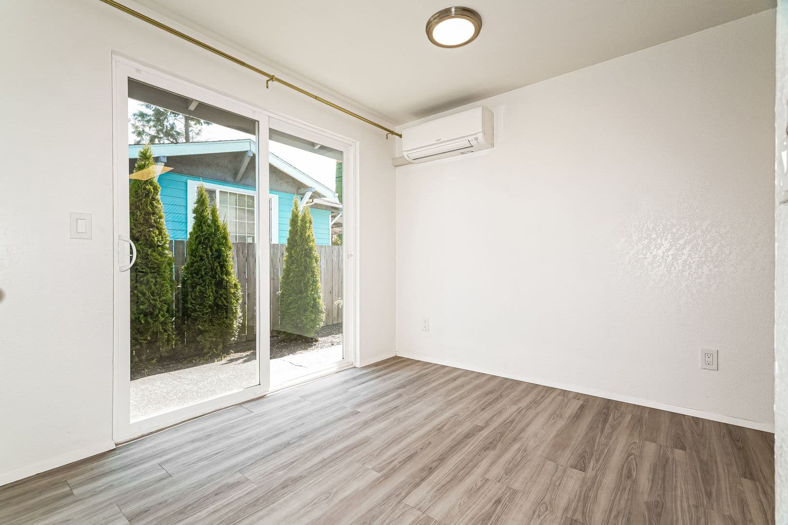 Seattle Apartment: 10201-10203 17th Ave SW