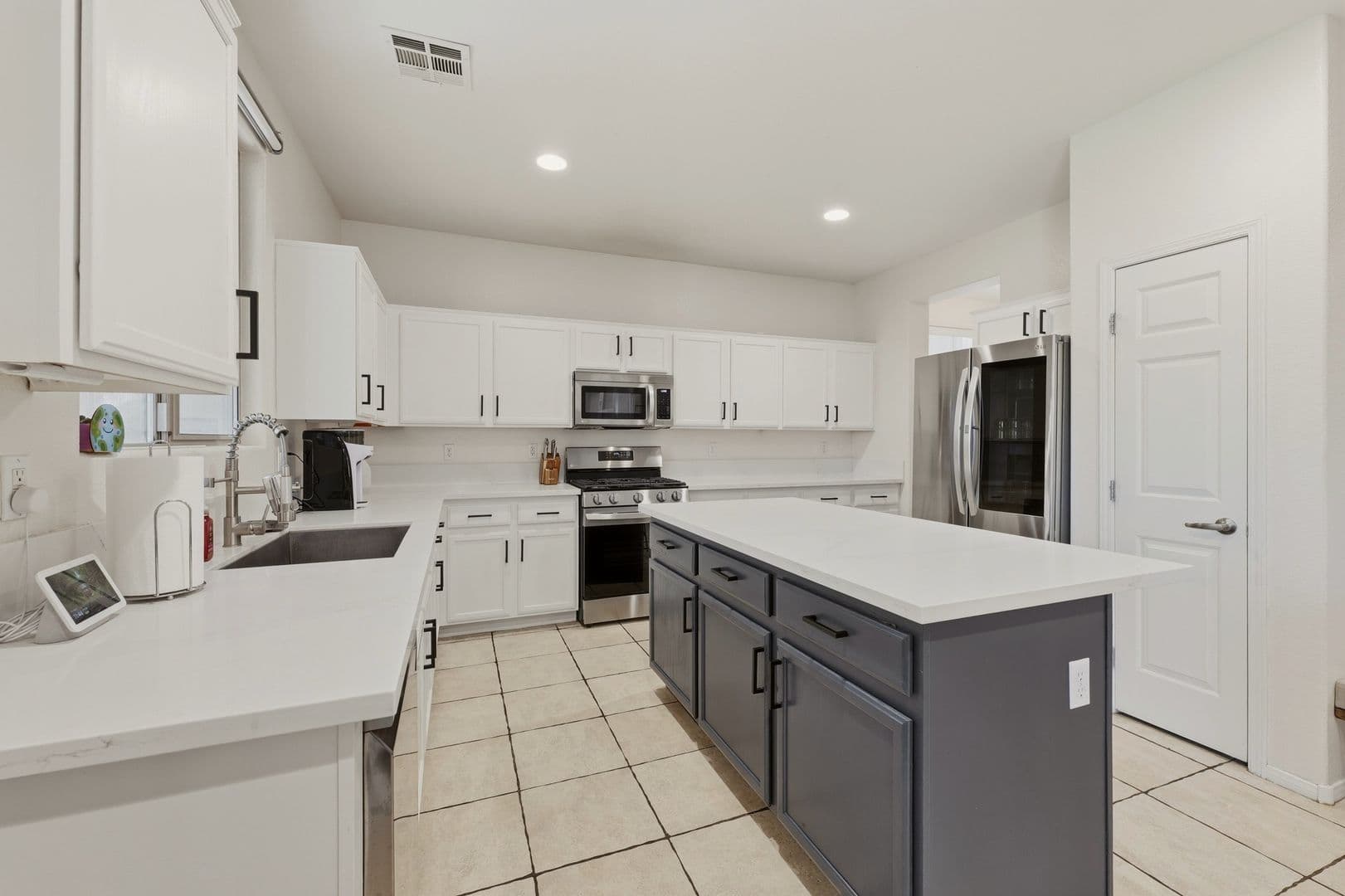 Henderson House: 1288 Corista Dr