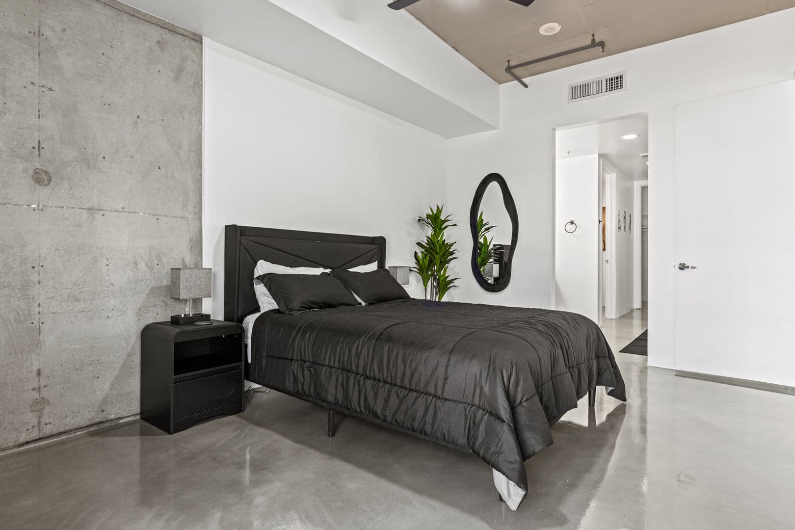 Las Vegas House: 353 E Bonneville Ave