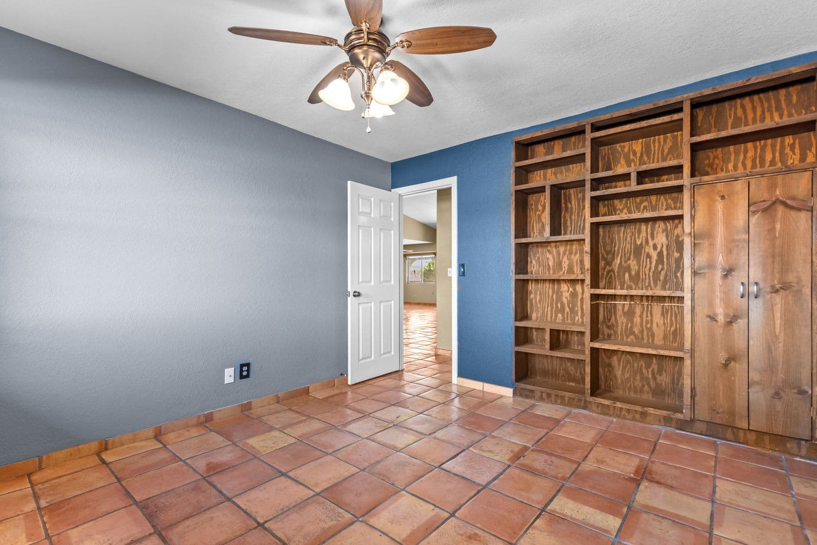 Henderson House: 342 Banuelo Dr