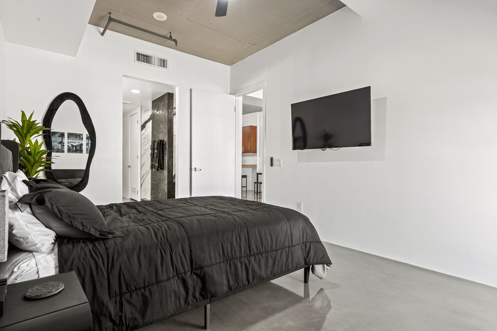 Las Vegas House: 353 E Bonneville Ave