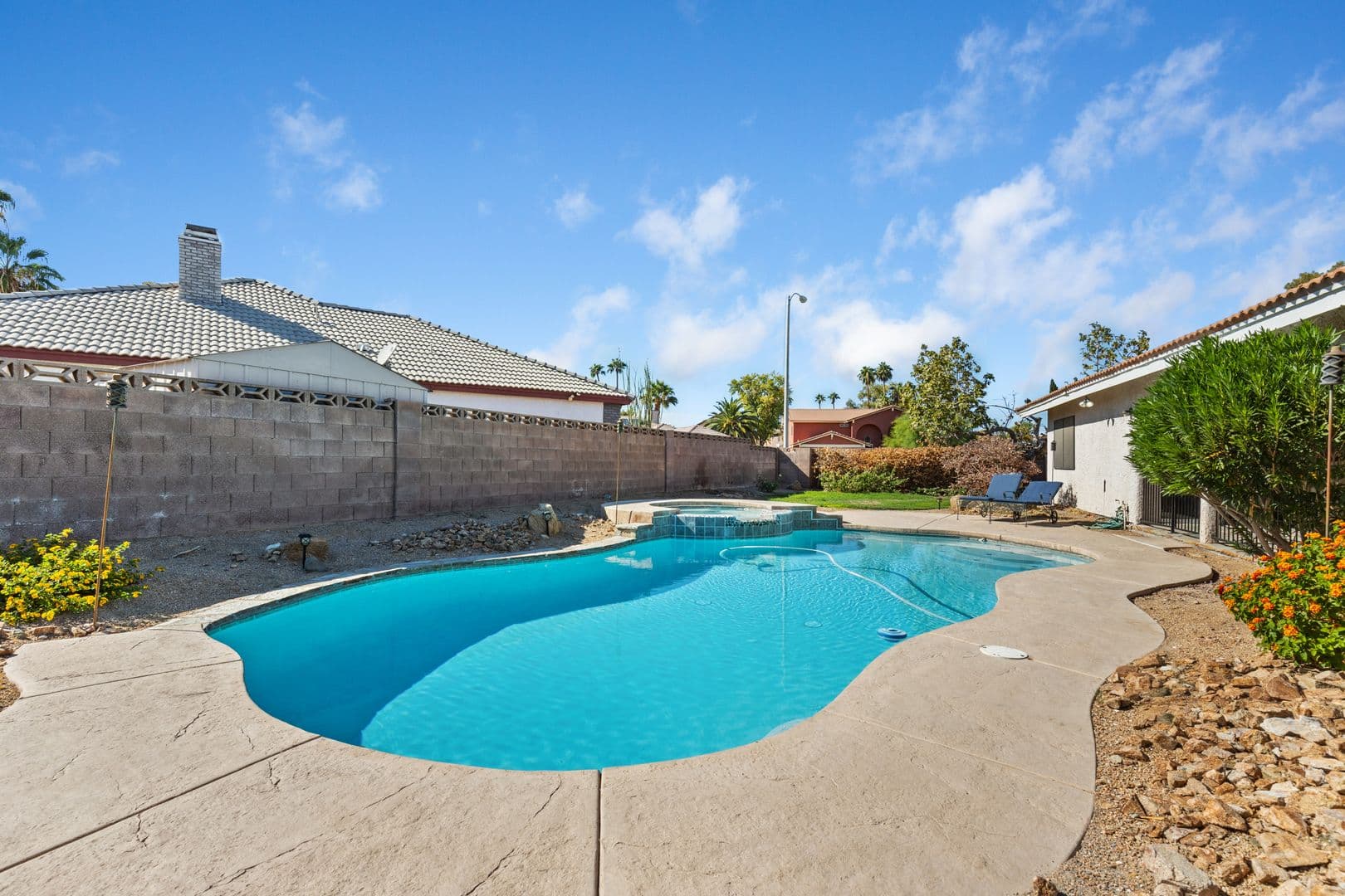 Henderson House: 342 Banuelo Dr