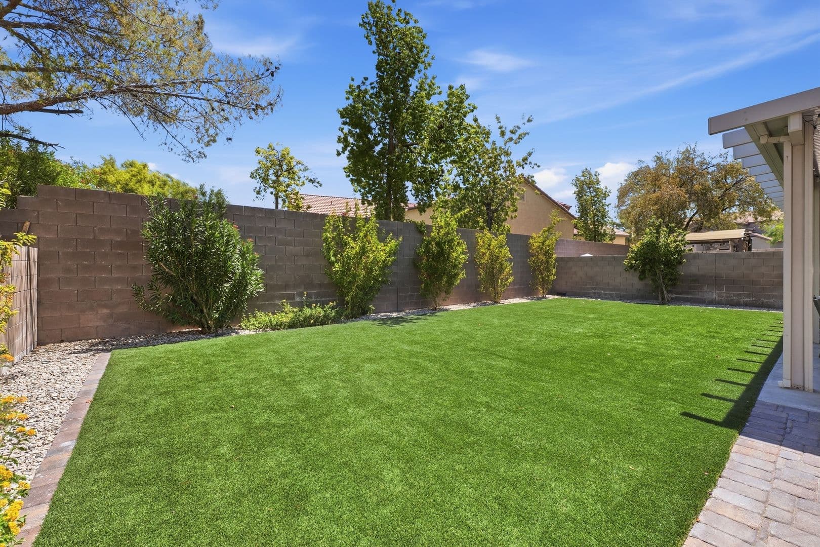 Henderson House: 1288 Corista Dr