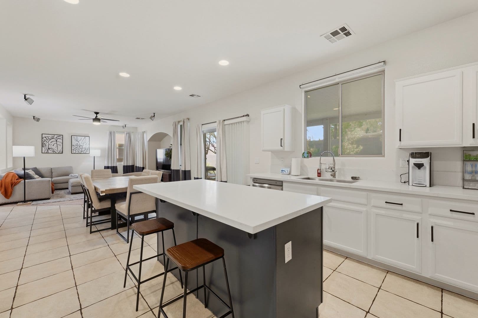 Henderson House: 1288 Corista Dr