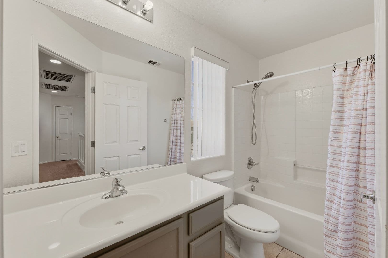 Henderson House: 1288 Corista Dr