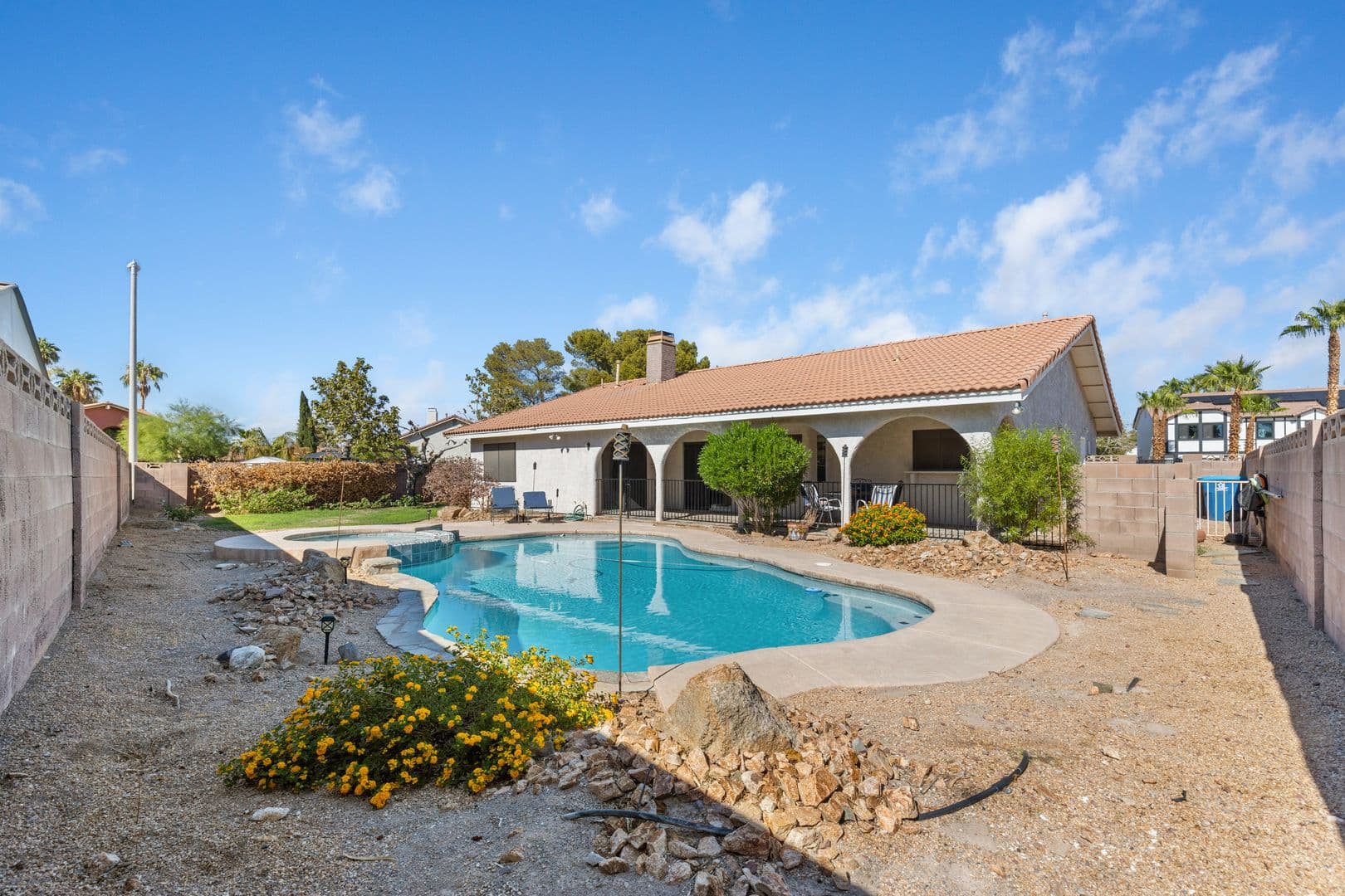 Henderson House: 342 Banuelo Dr