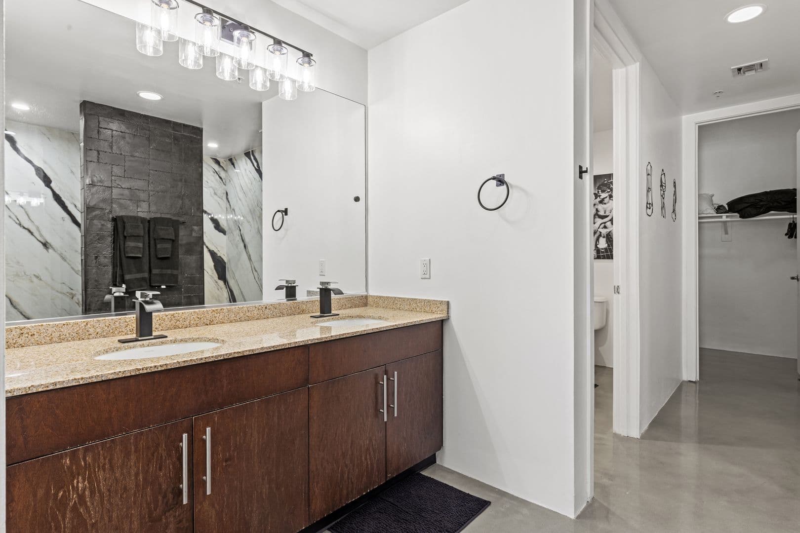 Las Vegas House: 353 E Bonneville Ave