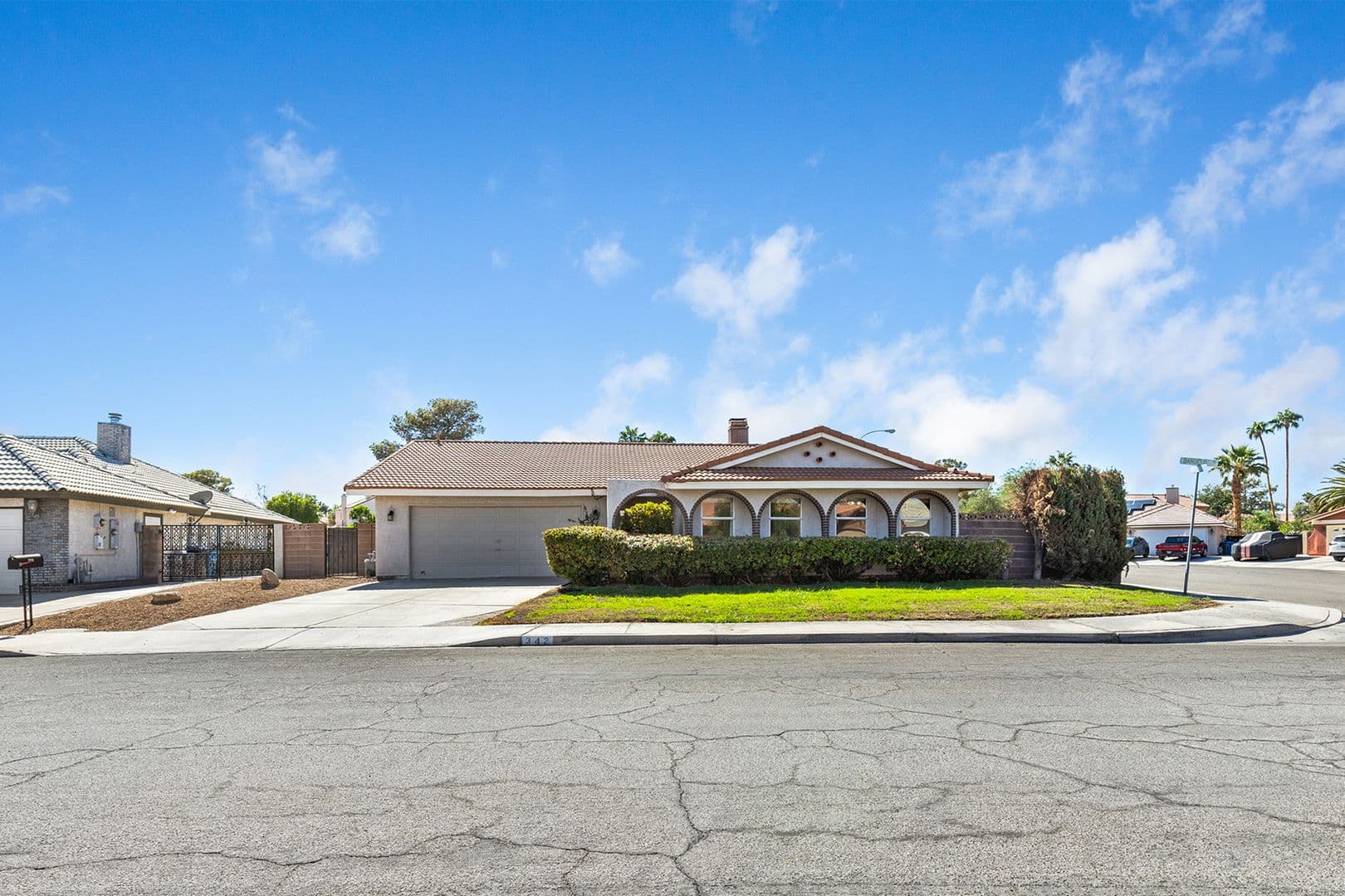 Henderson House: 342 Banuelo Dr