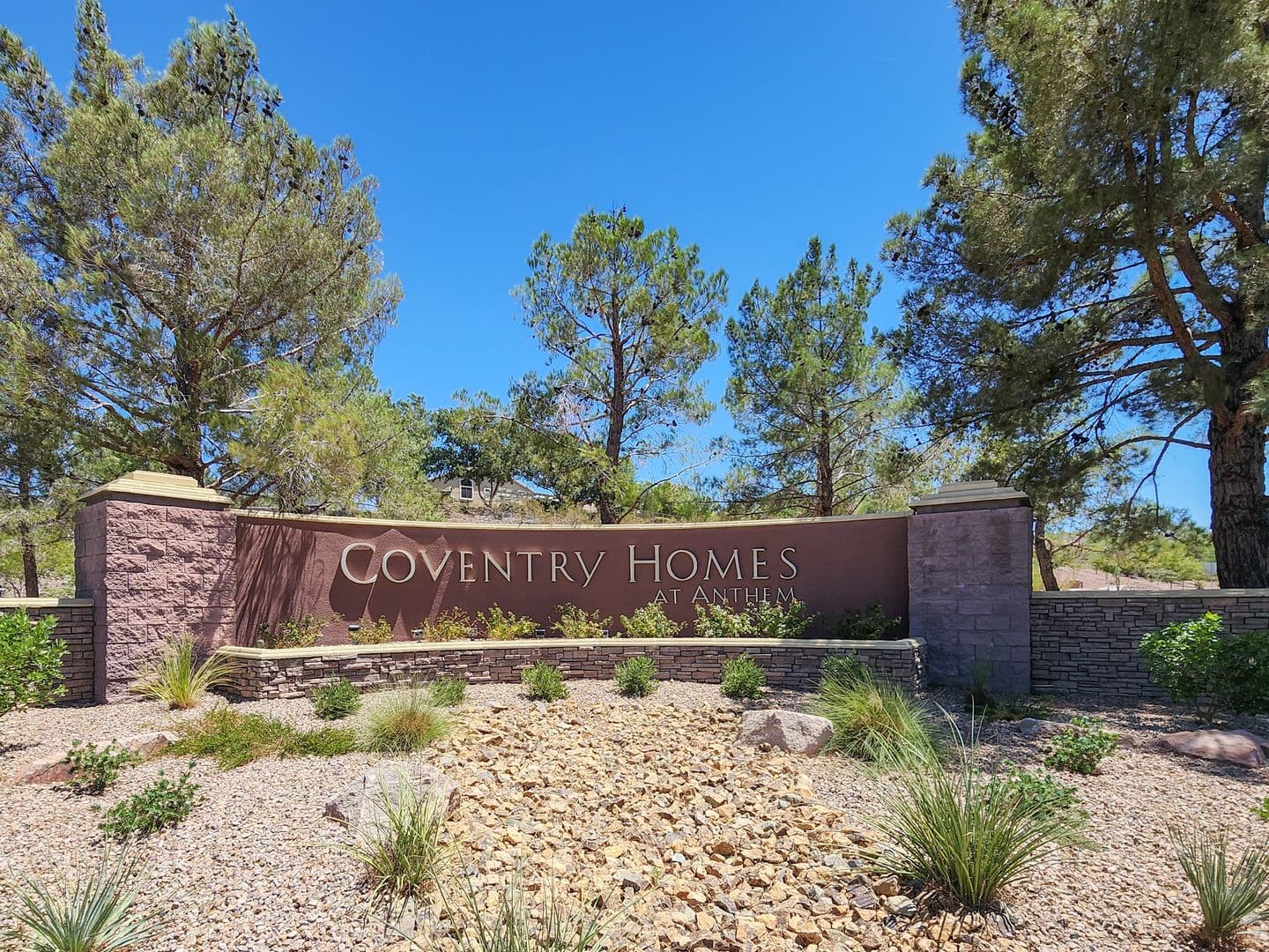 Henderson House: 1288 Corista Dr