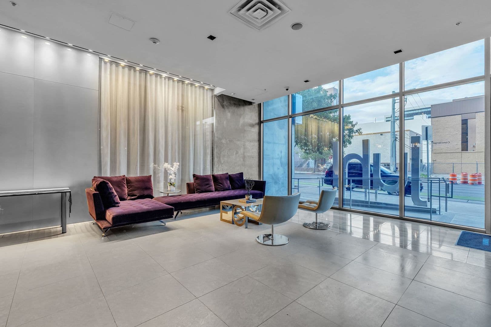 Las Vegas House: 353 E Bonneville Ave