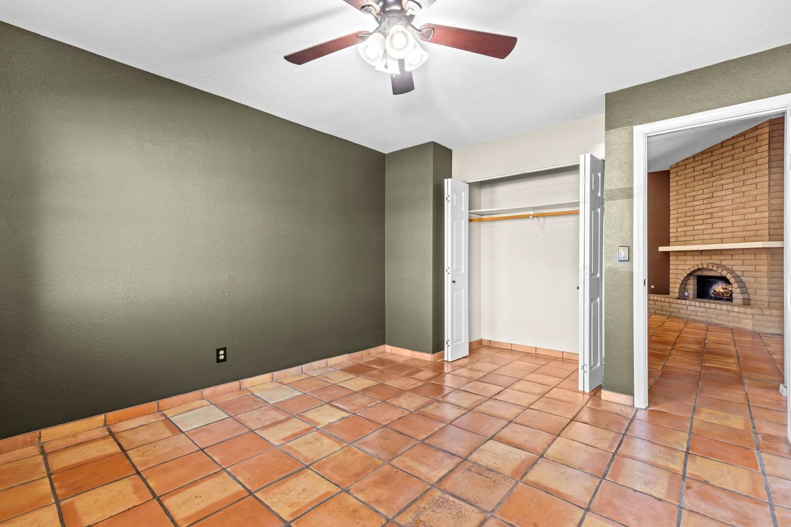 Henderson House: 342 Banuelo Dr