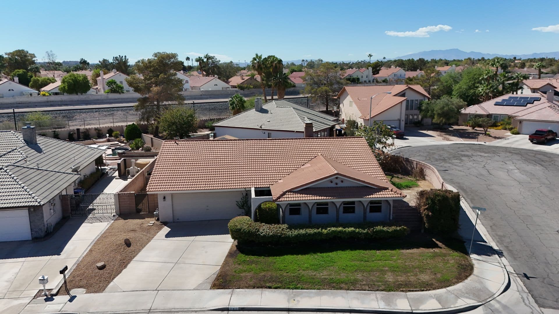 Henderson House: 342 Banuelo Dr