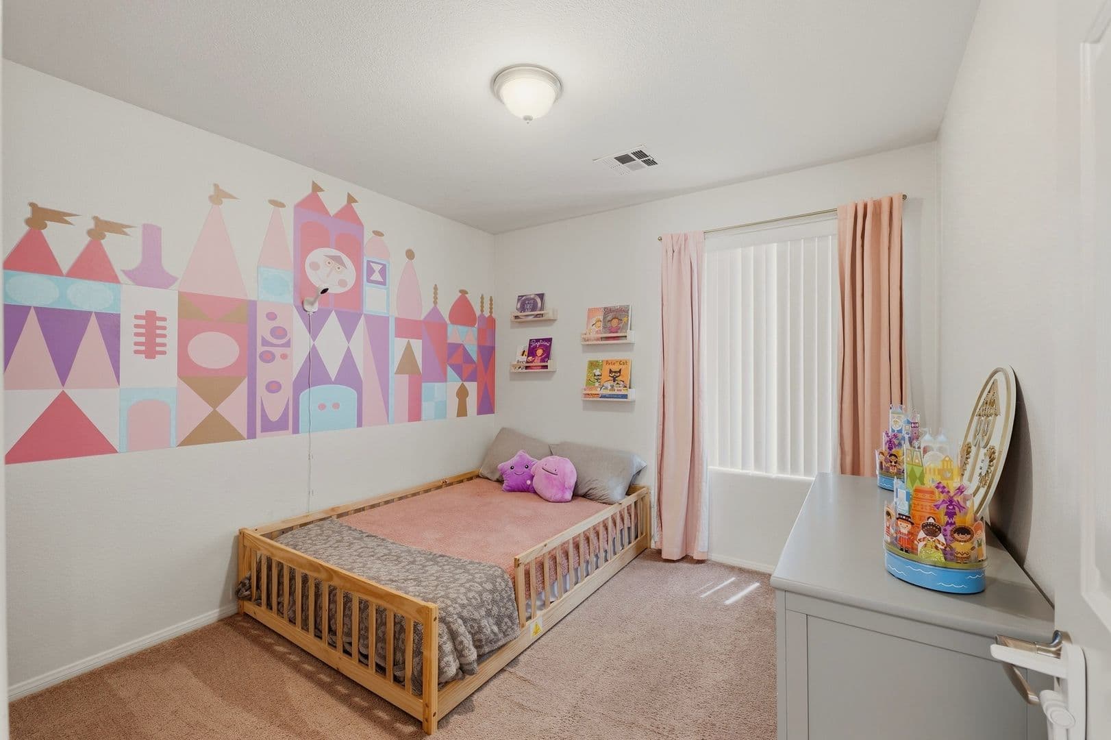 Henderson House: 1288 Corista Dr