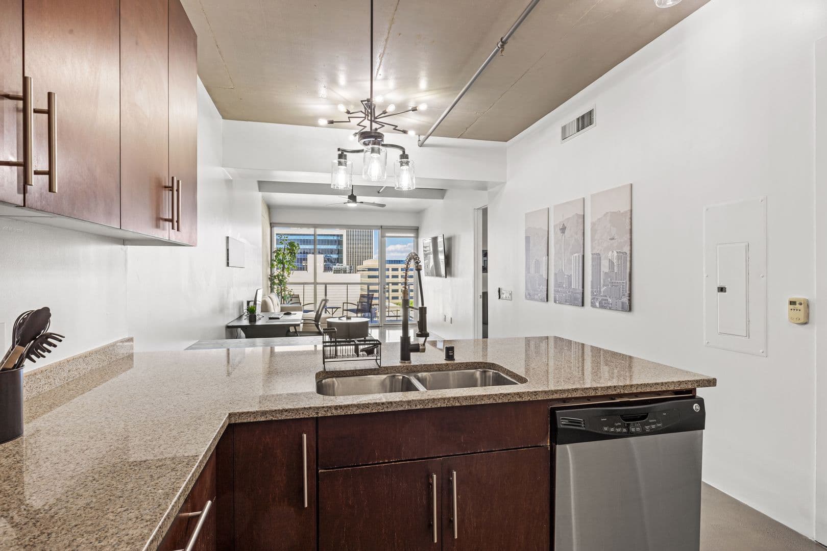 Las Vegas House: 353 E Bonneville Ave