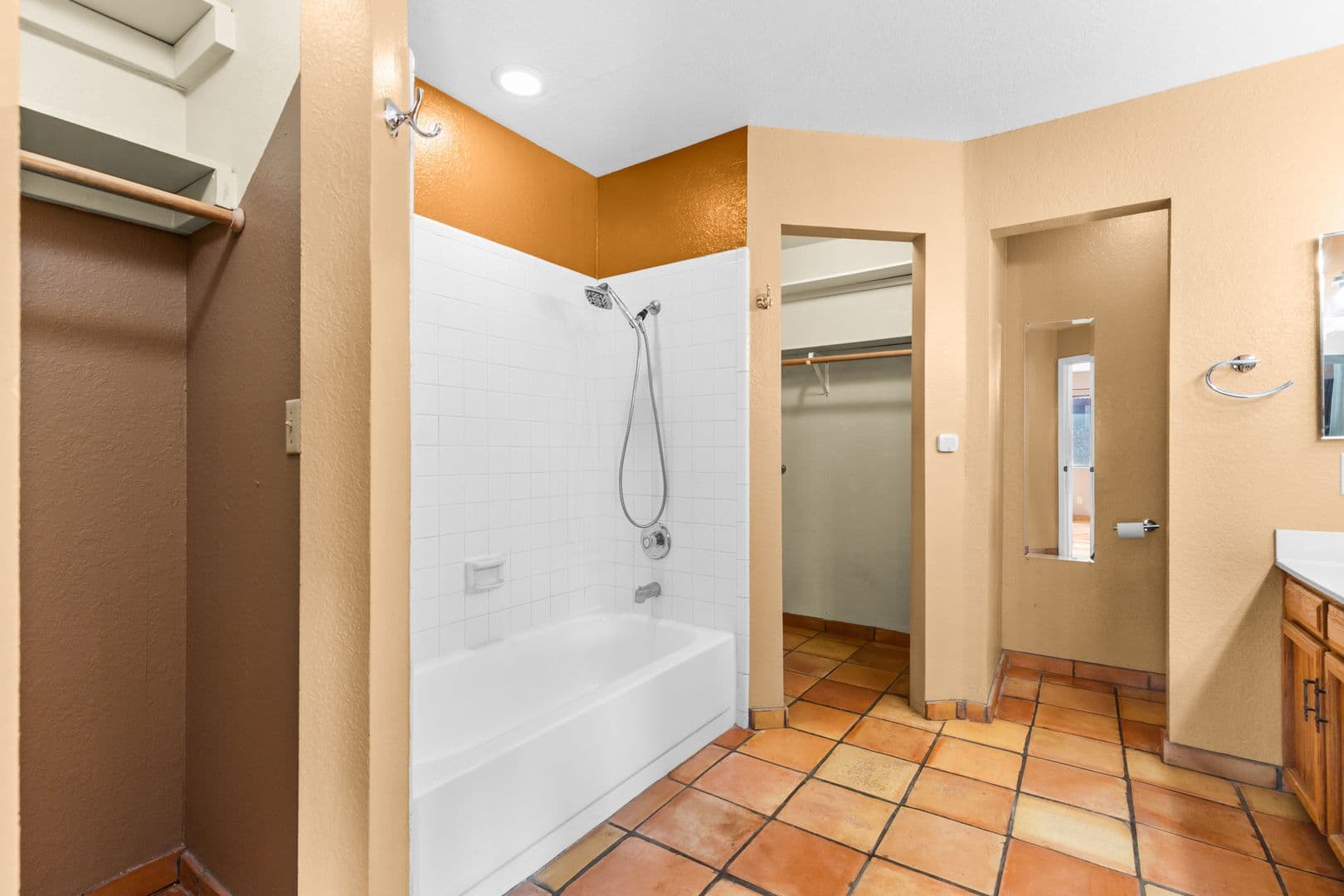 Henderson House: 342 Banuelo Dr