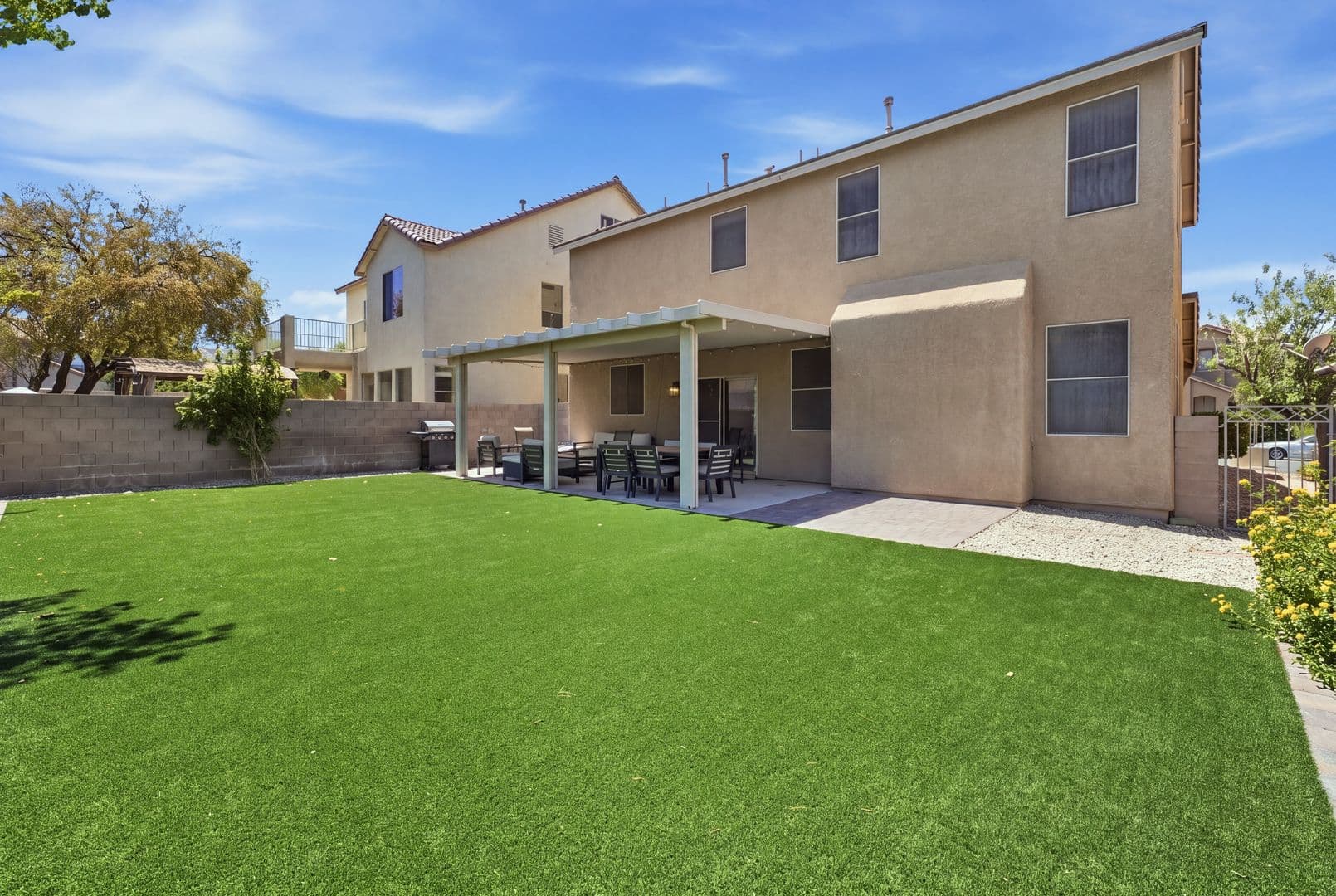 Henderson House: 1288 Corista Dr