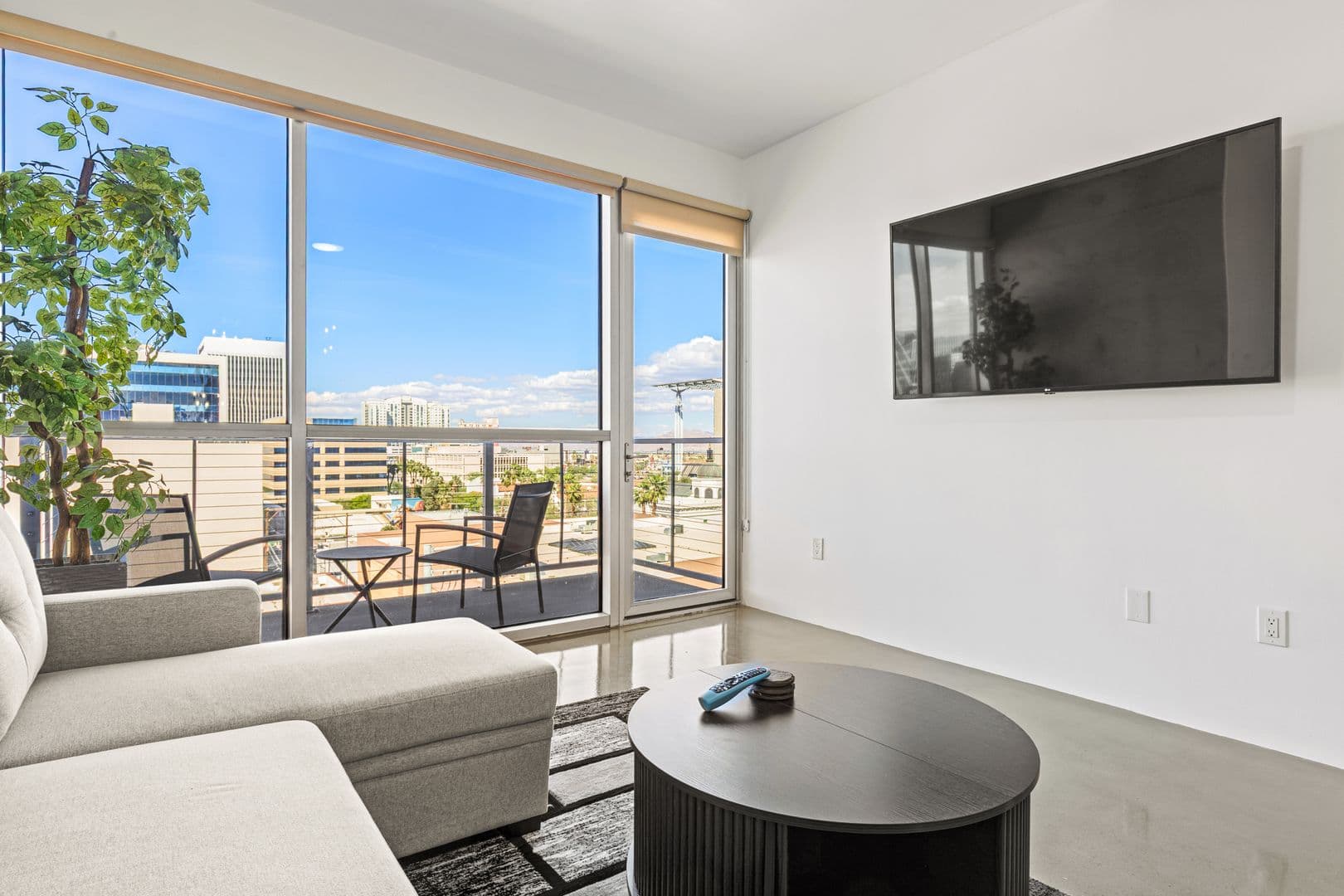 Las Vegas House: 353 E Bonneville Ave