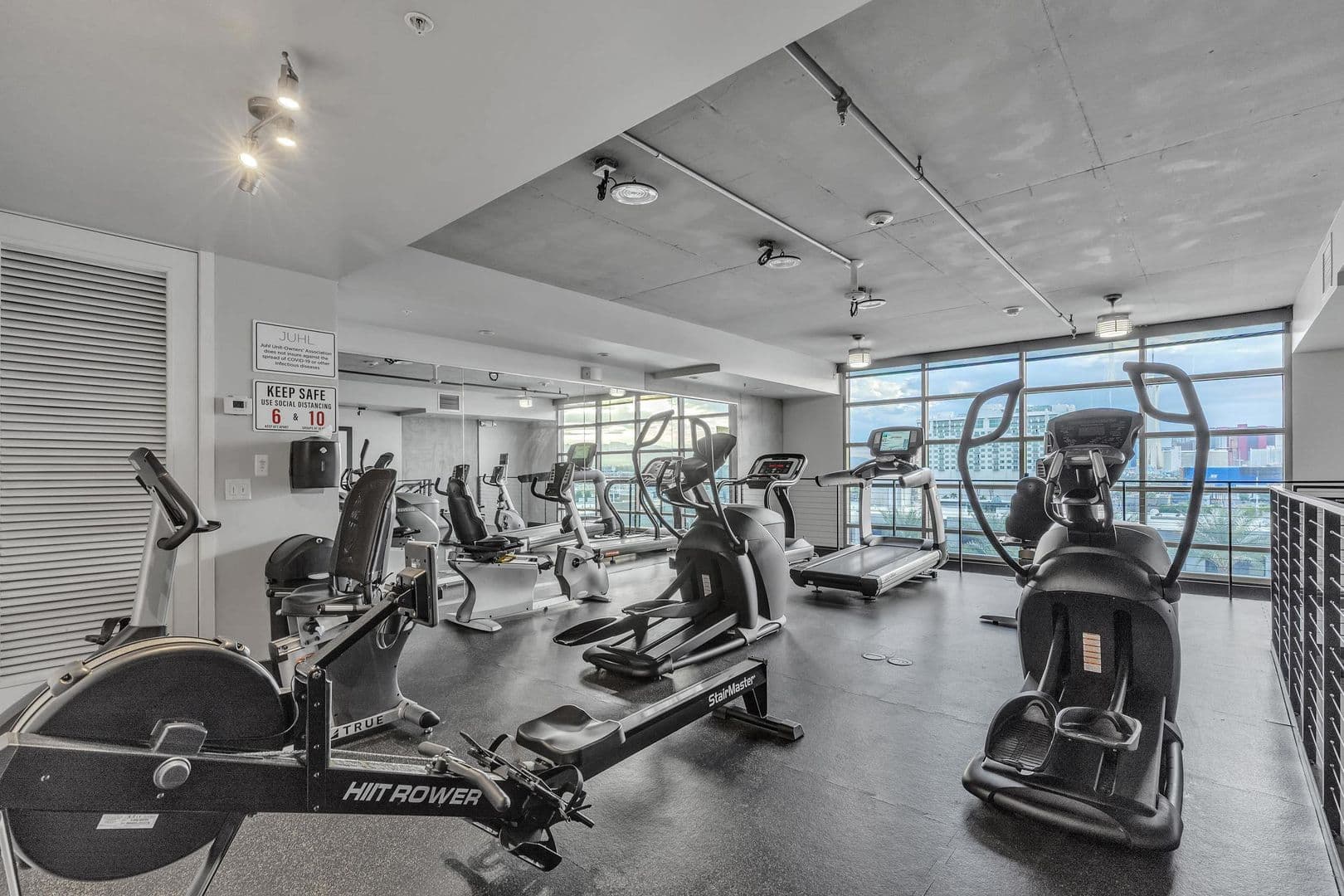 Las Vegas House: 353 E Bonneville Ave