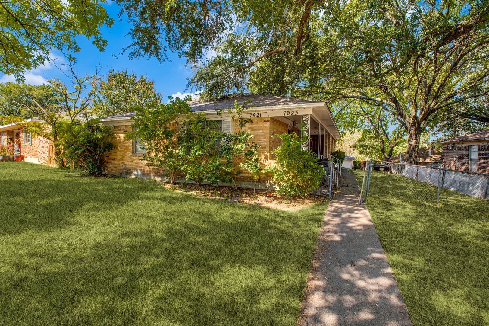 Dallas House: 7923 Millstone Dr