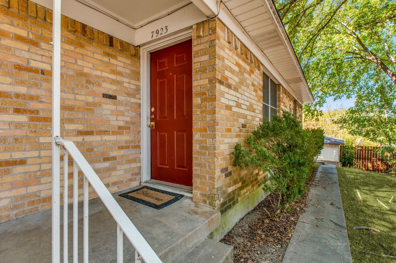 Dallas House: 7923 Millstone Dr