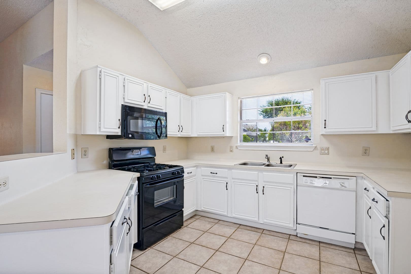 Garland House: 2230 Cedarwood Dr