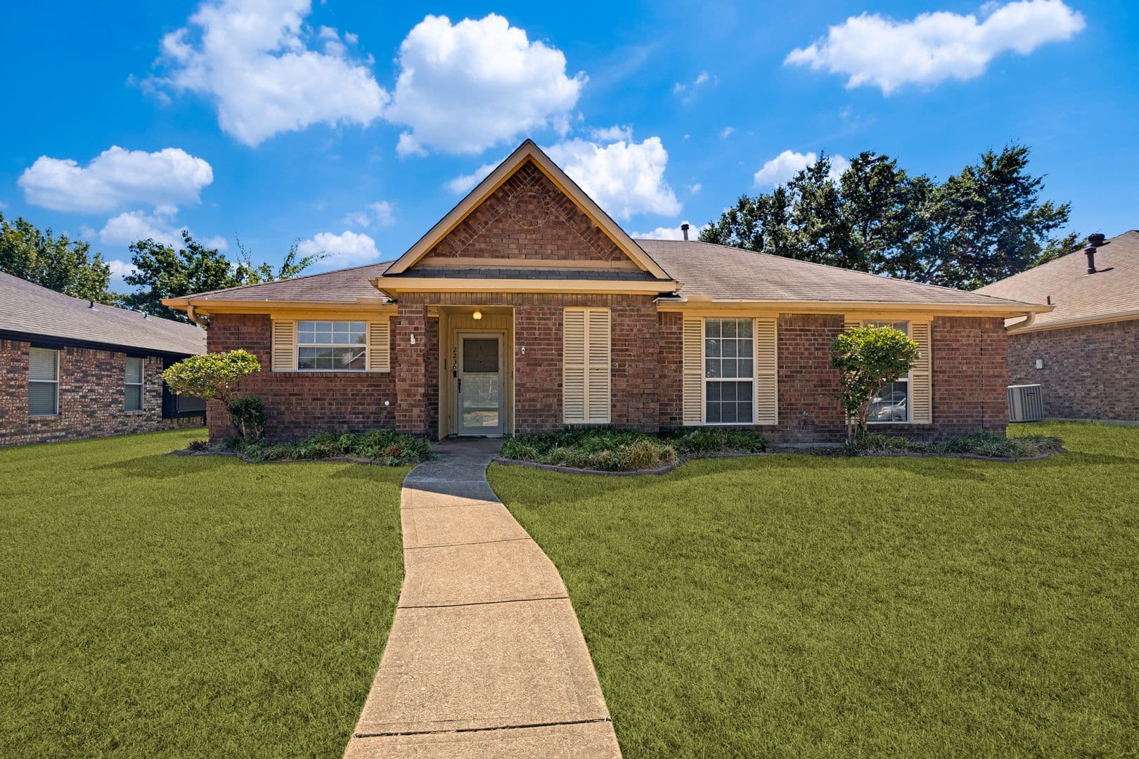 Garland House: 2230 Cedarwood Dr