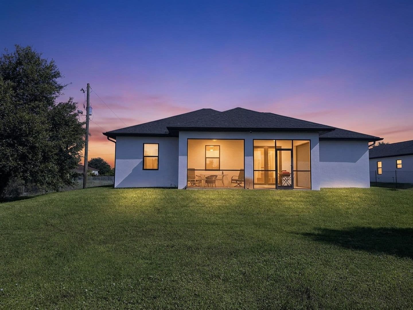 Naples House: 4022 24th Ave NE