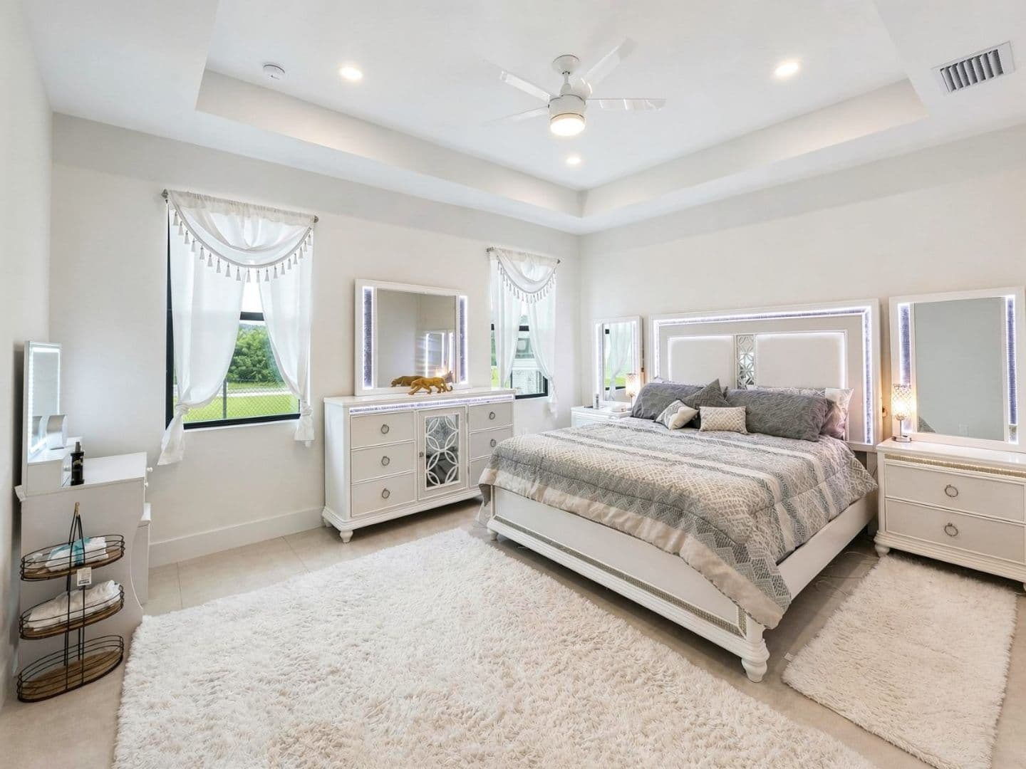 Naples House: 4022 24th Ave NE