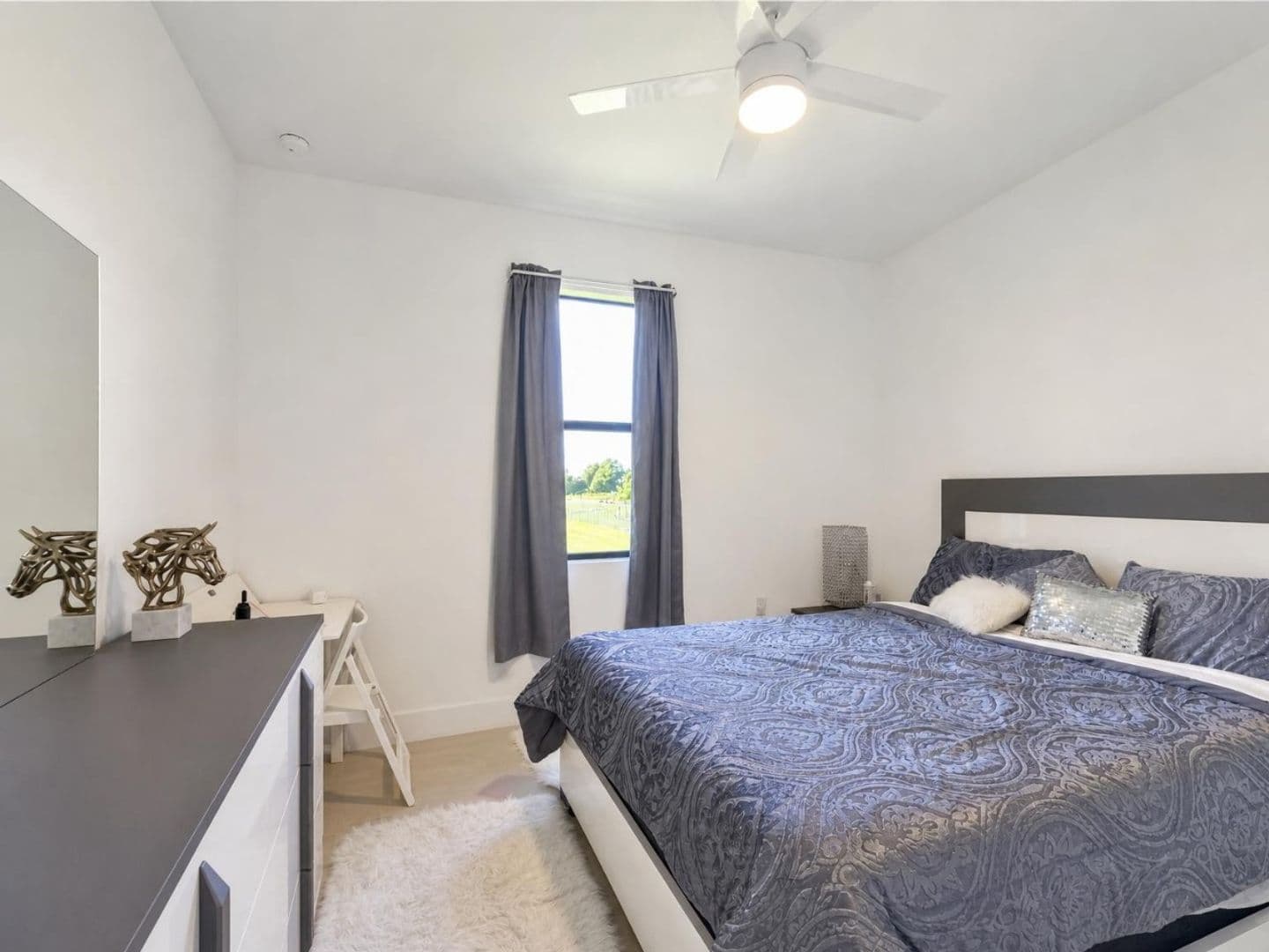 Naples House: 4022 24th Ave NE