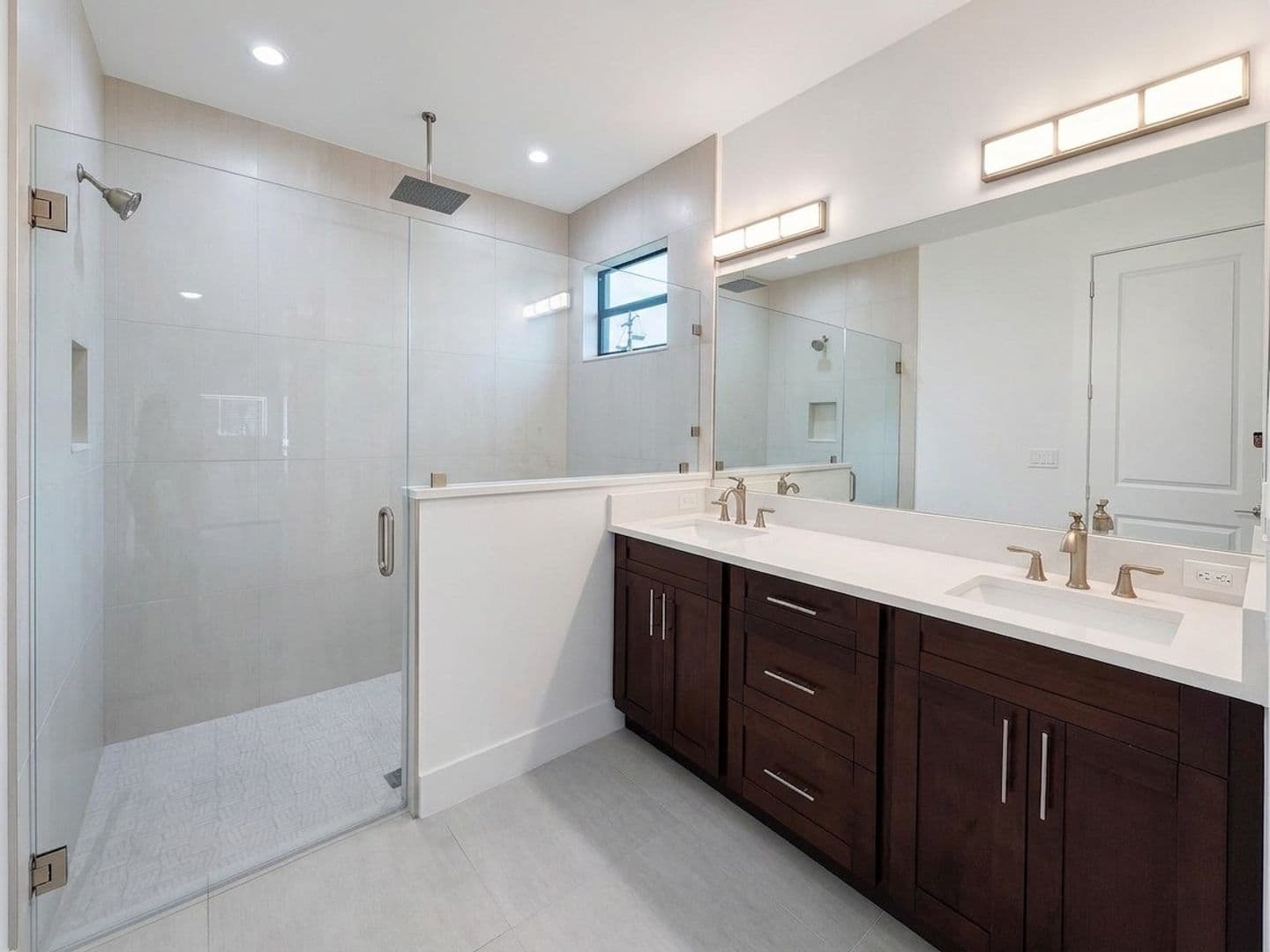 Naples House: 4022 24th Ave NE
