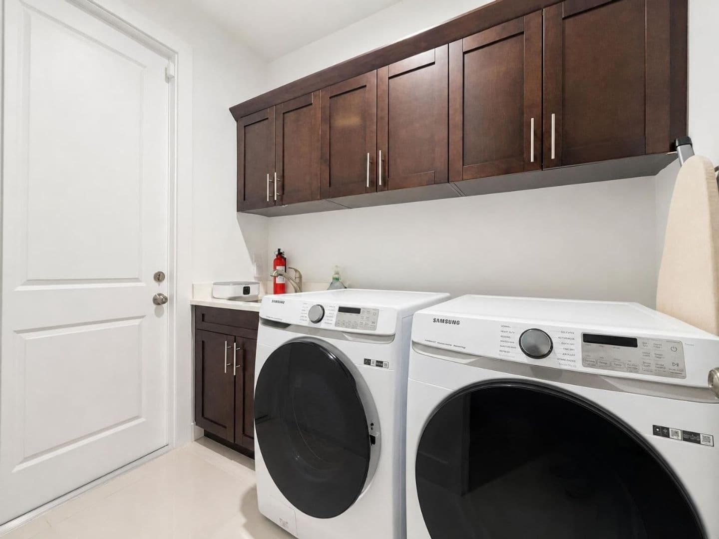 Naples House: 4022 24th Ave NE