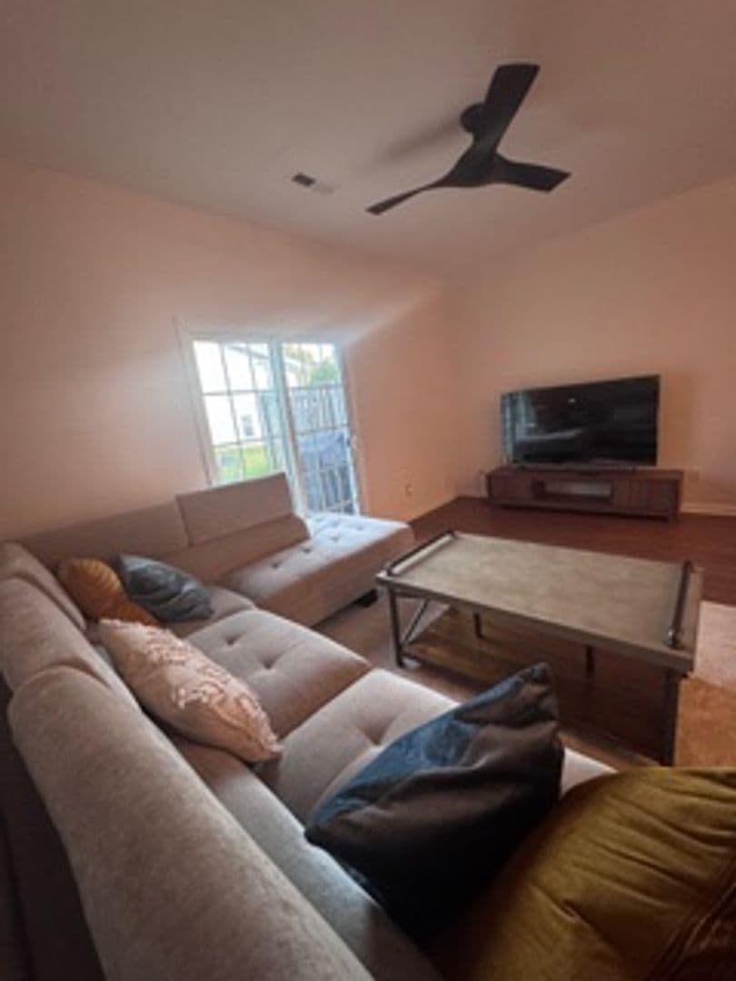 Greenville House: 612 Graythorn Ln