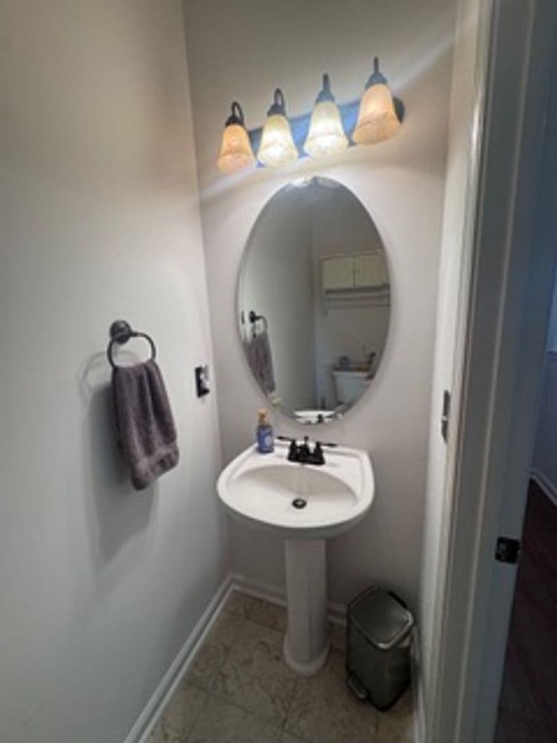 Greenville House: 612 Graythorn Ln