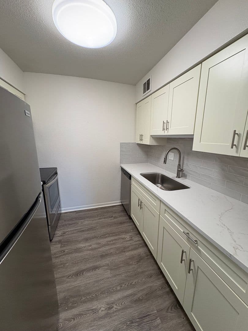 Overland Park Apartment: 6224 Robinson St