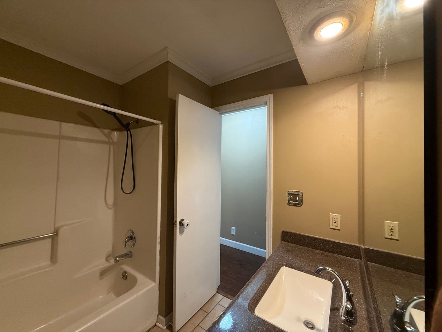 Olathe Townhome: 134 N Saxony Drive
