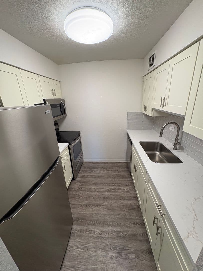 Overland Park Apartment: 6224 Robinson St