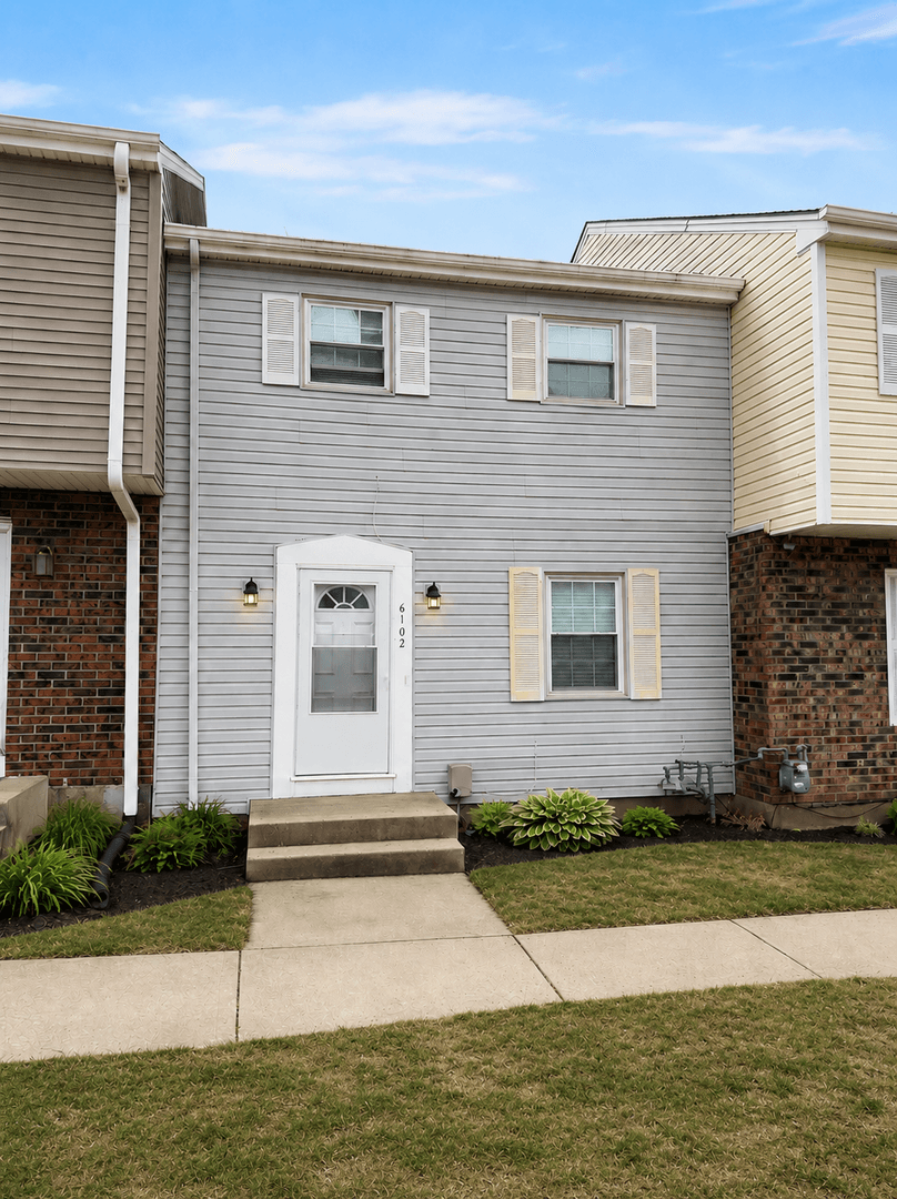 Grandview Townhome: 6102 E 129th St