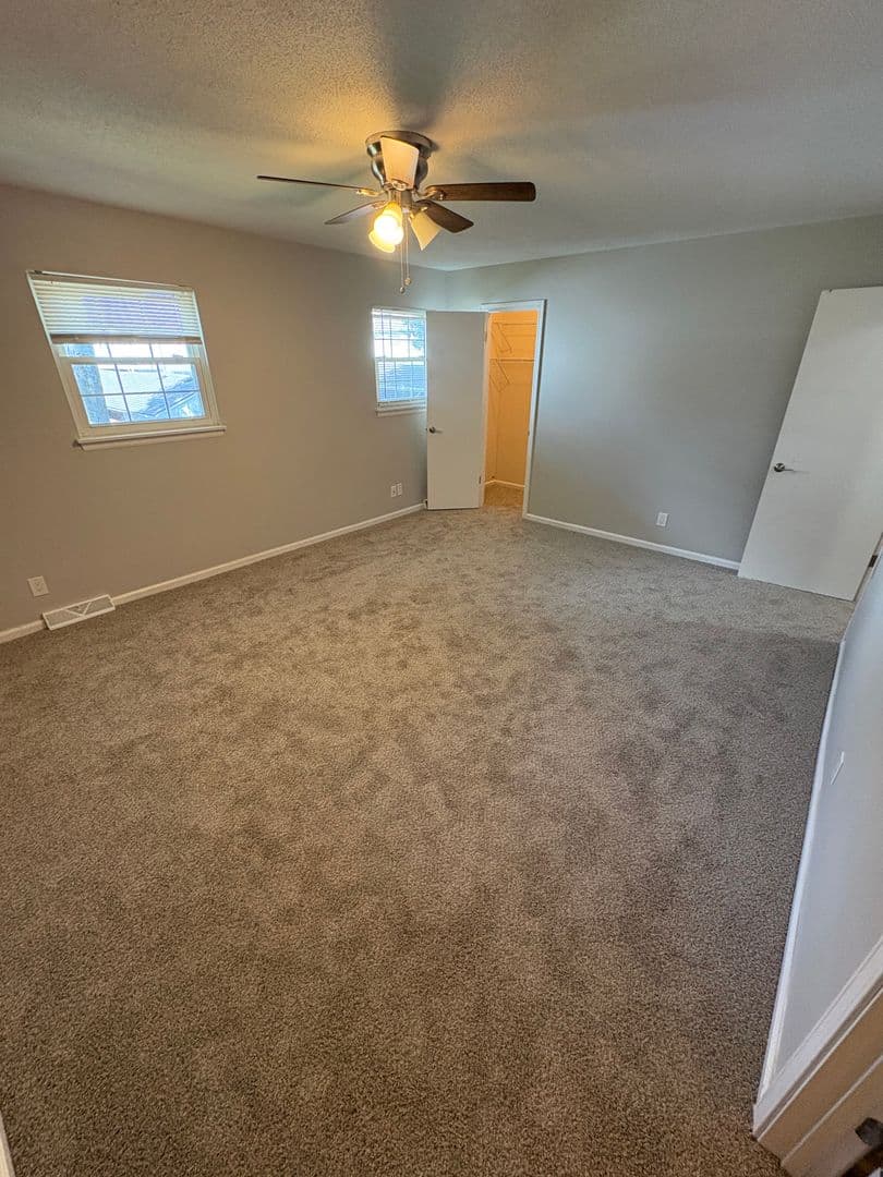 Grandview Townhome: 6102 E 129th St