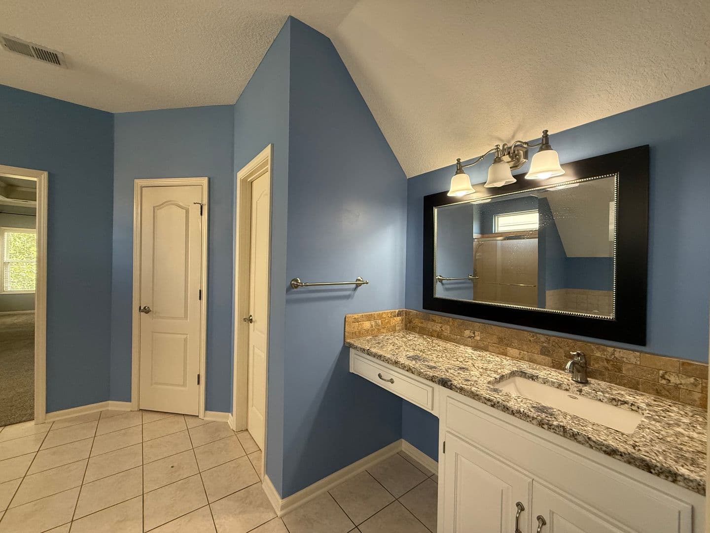 Overland Park House: 13817 Hauser St