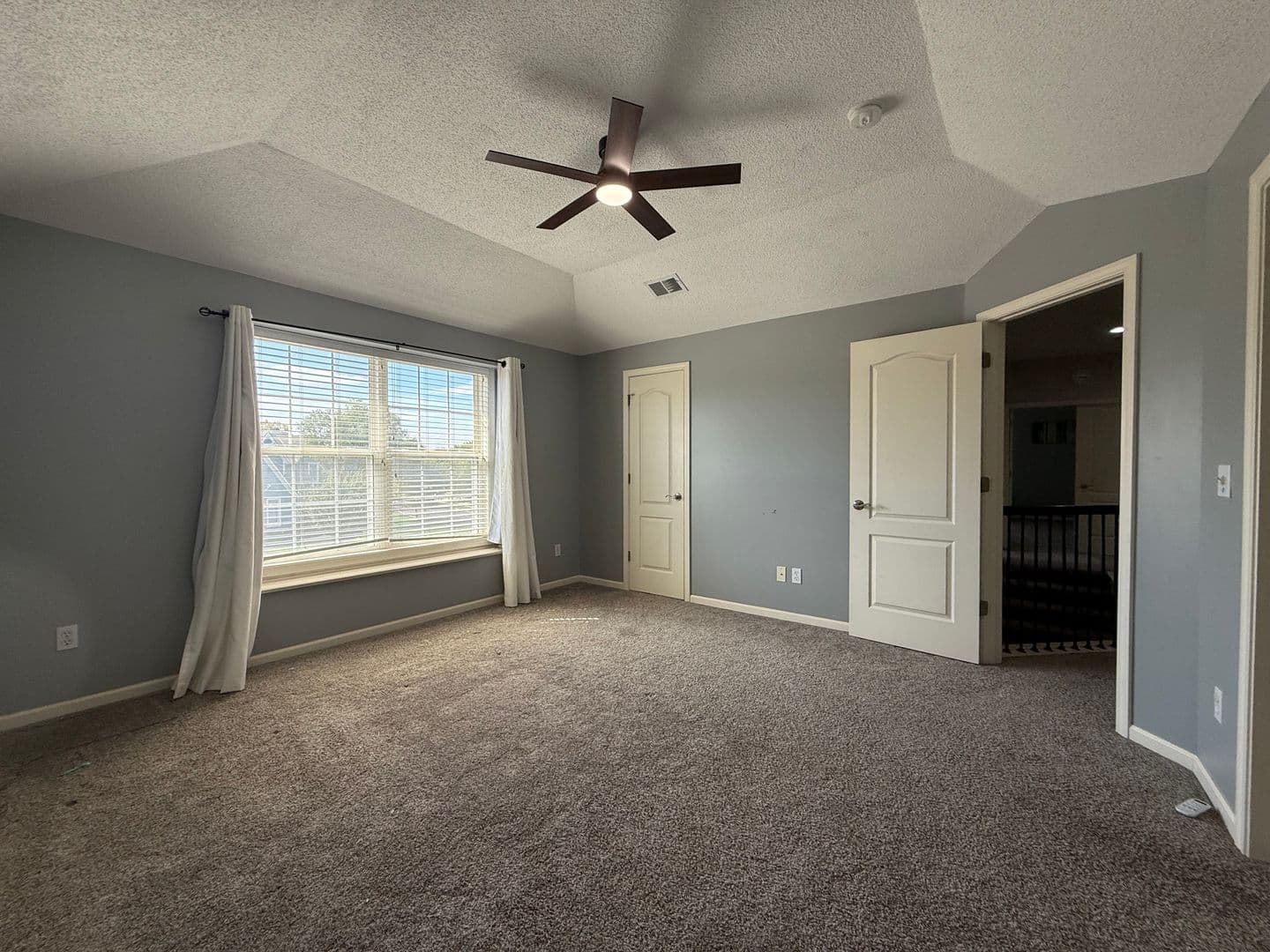 Overland Park House: 13817 Hauser St