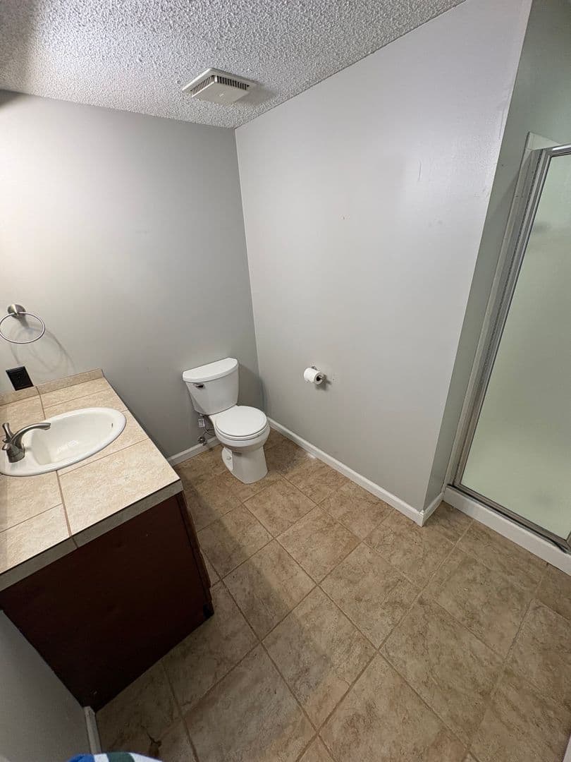 Mission Apartment: 5108 W 62nd St