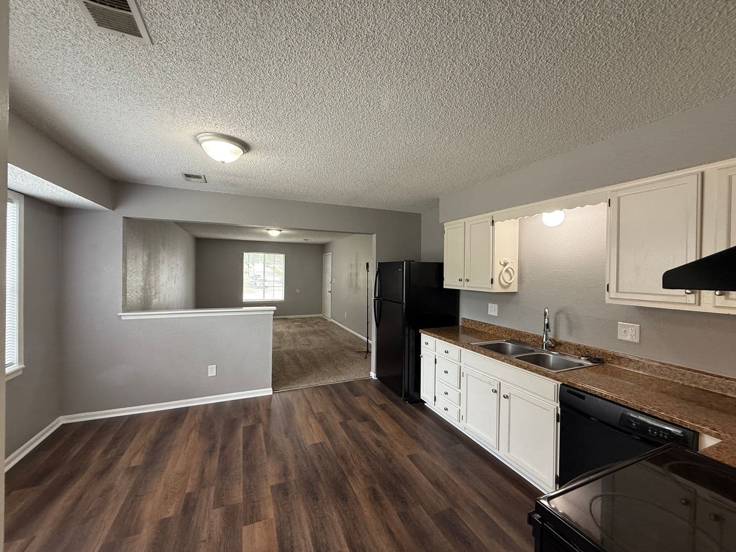 Summit Apartment: 700 NE Ball Drive