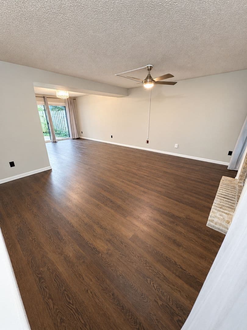 Mission Apartment: 5108 W 62nd St