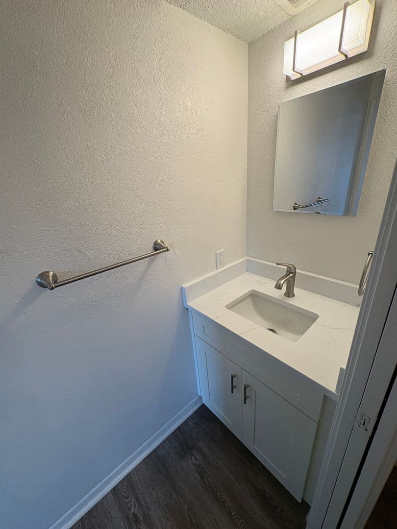 Overland Park Apartment: 6224 Robinson St
