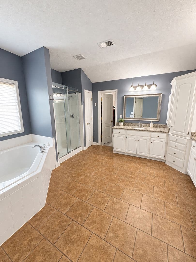 Overland Park House: 13100 W 137th Pl