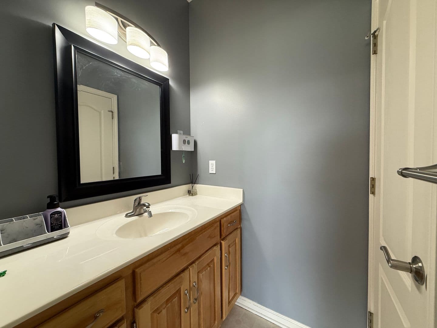 Overland Park House: 13817 Hauser St