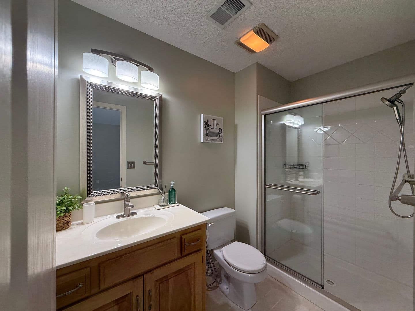 Overland Park House: 13817 Hauser St