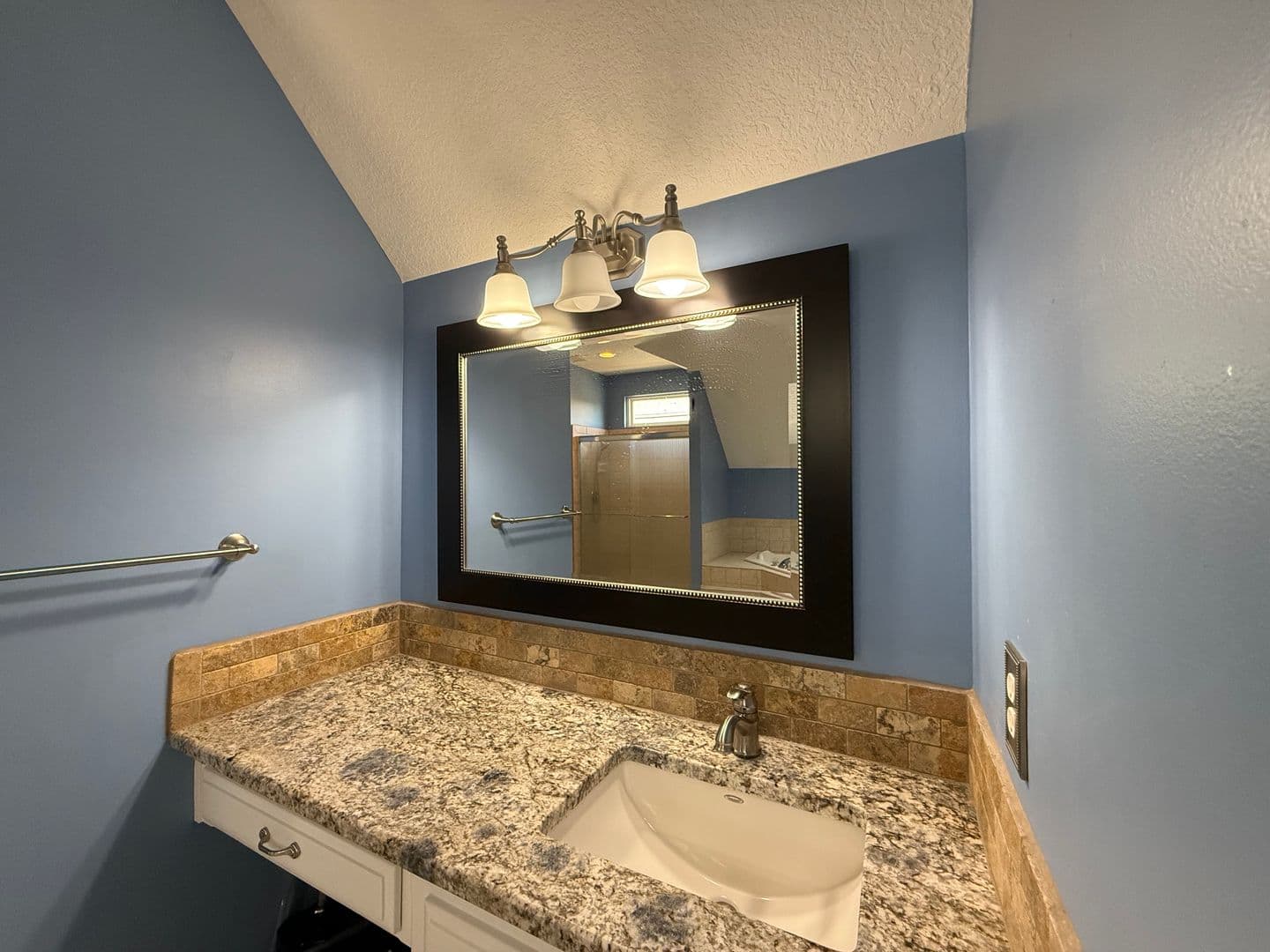 Overland Park House: 13817 Hauser St