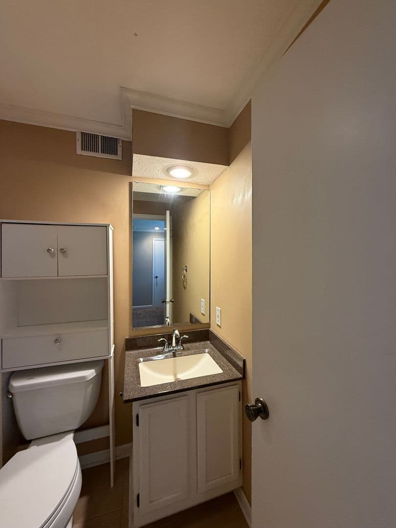 Olathe Townhome: 134 N Saxony Drive